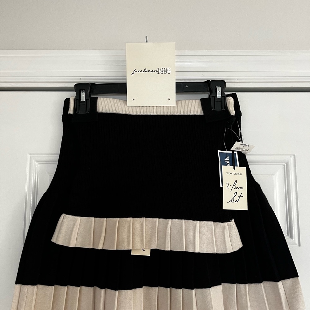 Chic Freeman T. Porter Black and Cream Women's Skirt Set